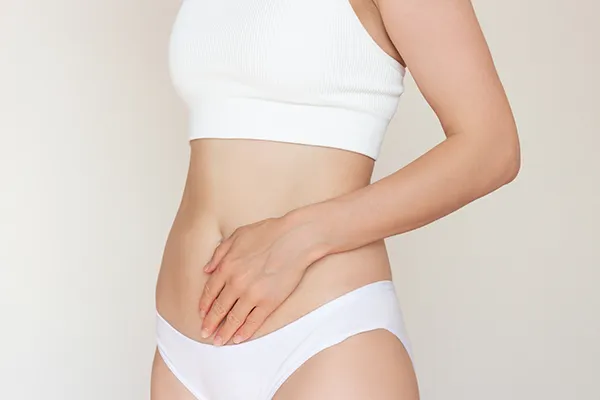 腹部膨満感